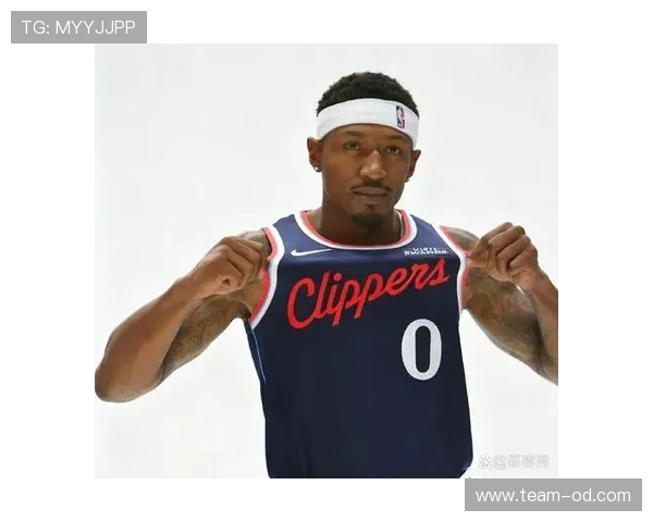 布拉德利·比尔突破制造防守错位 提升球队关键时刻得分效率