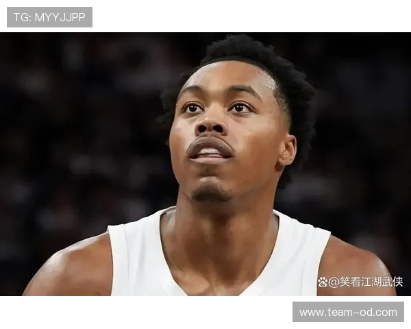 巴恩斯关键无球跑动拉开空间 提升勇士进攻效率