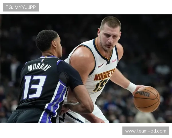 德克挡拆拉开空间，比约基奇更仰赖定点投射