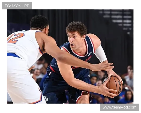 布鲁克·洛佩斯内线挡拆拉开空间效率超越队友显著提升进攻韧性